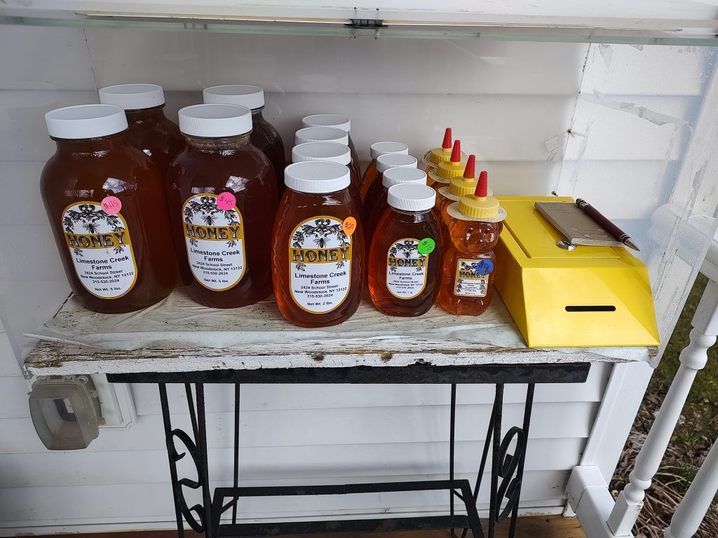 Different sizes of honey jars